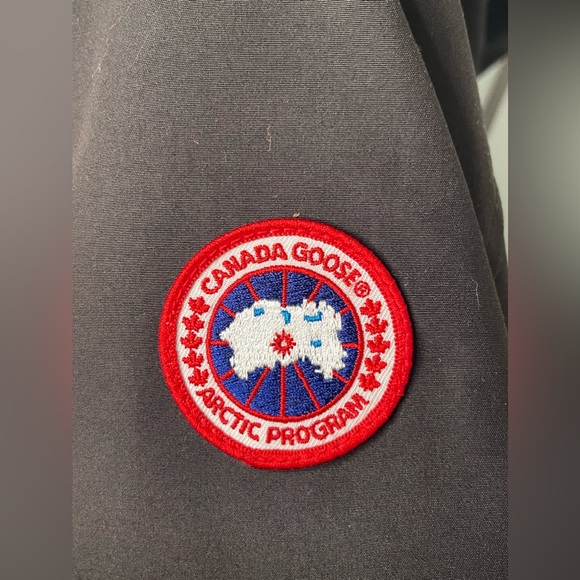 Canada Goose Rossclair Parka with Coyote Fur - Picture 10 of 16